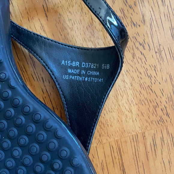Colehaan size 5 1/2 black patent sandals - Picture 3 of 6